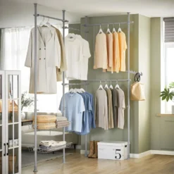 SoBuy Télescopique Garde-Robe Système De Penderie Télescopique Avec 5 Barres Portant De Vêtement, 2 Paniers, 1 Bras De Garde-Robe Latéral Et 1 Vêtement Fork - Largeur Et Hauteur Ajustable, KLS04-HG -Sominova Soldes Boutique dressing et vestiaire 22798675