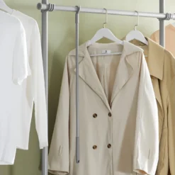 SoBuy Télescopique Garde-Robe Système De Penderie Télescopique Avec 5 Barres Portant De Vêtement, 2 Paniers, 1 Bras De Garde-Robe Latéral Et 1 Vêtement Fork - Largeur Et Hauteur Ajustable, KLS04-HG -Sominova Soldes Boutique dressing et vestiaire 22798677