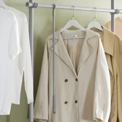 SoBuy Télescopique Garde-Robe Système De Penderie Télescopique Avec 5 Barres Portant De Vêtement, 2 Paniers, 1 Bras De Garde-Robe Latéral Et 1 Vêtement Fork - Largeur Et Hauteur Ajustable, KLS04-HG -Sominova Soldes Boutique dressing et vestiaire 22798683