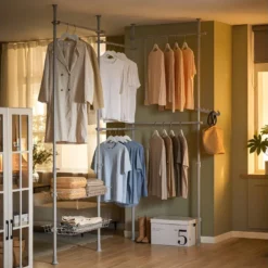 SoBuy Télescopique Garde-Robe Système De Penderie Télescopique Avec 5 Barres Portant De Vêtement, 2 Paniers, 1 Bras De Garde-Robe Latéral Et 1 Vêtement Fork - Largeur Et Hauteur Ajustable, KLS04-HG -Sominova Soldes Boutique dressing et vestiaire 22798689